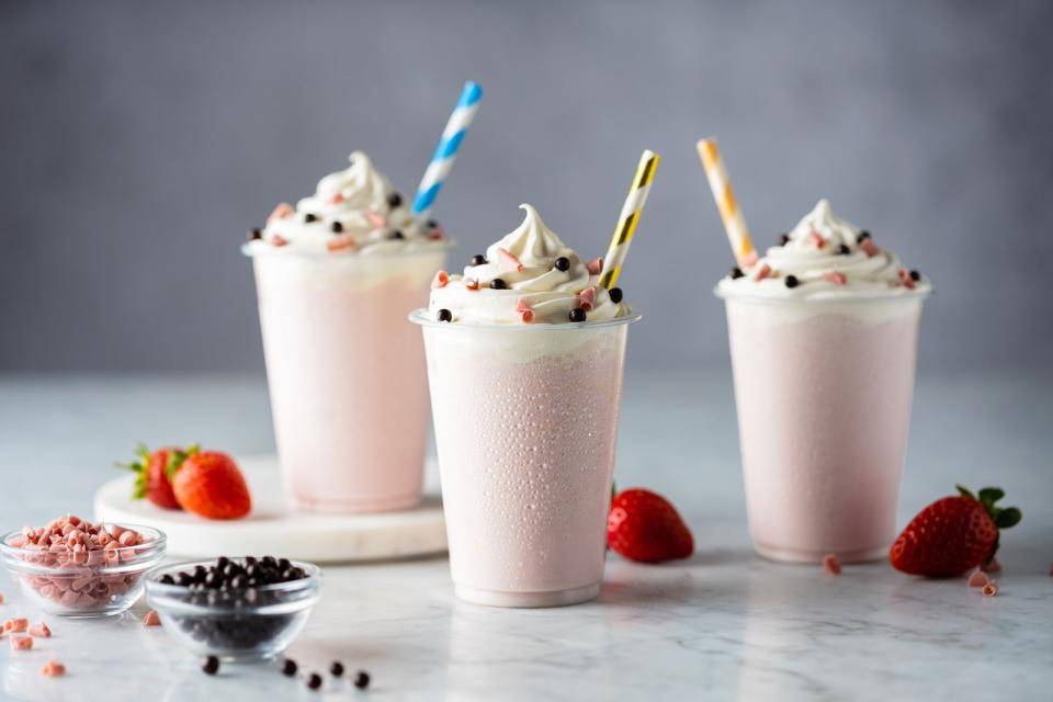 ICED WHITE CHOCOLATE WITH STRAWBERRY SWIRL