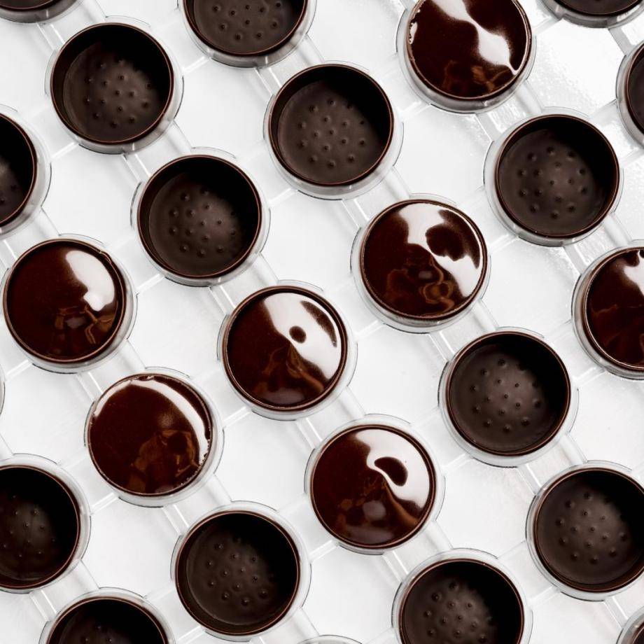 Molded bonbons